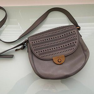 Fossil | Emi Saddle Bag (in Gray)